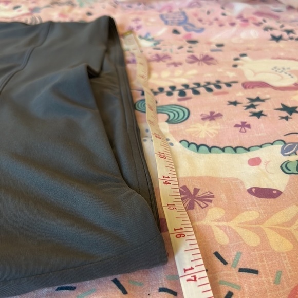 Under Armour HeatGear Compression Style Capri Pants - Picture 6 of 9